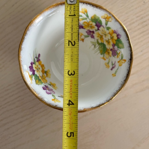 Vintage Royal Albert Creamer and Sugar Bowl - Picture 8 of 9